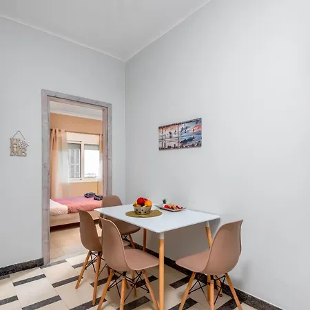 Townhall Apartment's