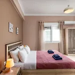 Townhall Apartment's