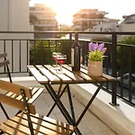 Townhall Apartment's * Rhodes City