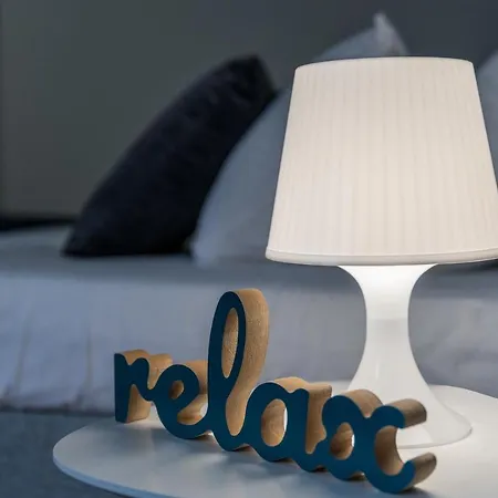 Townhall Apartment's Apartman