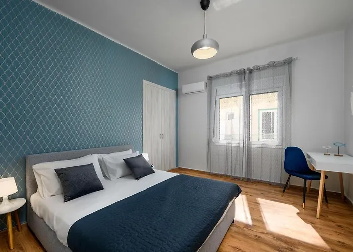 Townhall Apartment's *